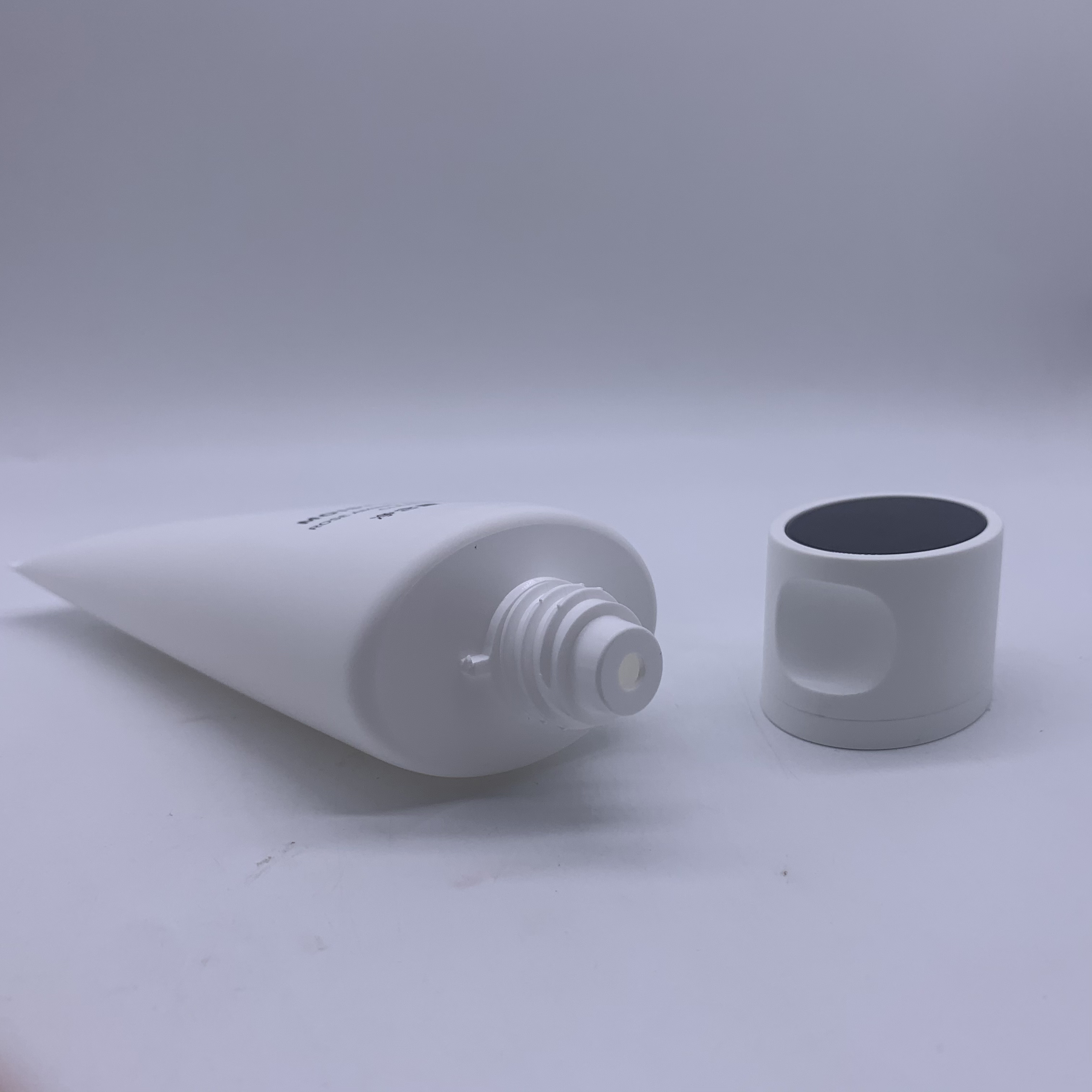  Newest Design Plastic Oval Tube for Cosmetic Packaging 